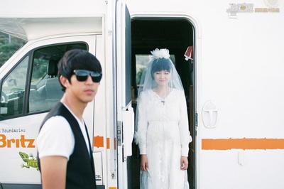 不再獨(dú)自旅行:生活原本樣子的婚紗照(45)_校園內(nèi)外 _光明網(wǎng)